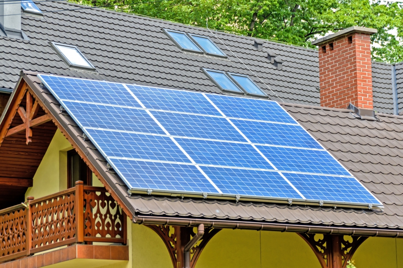 chauffagiste-BELGENTIER-min_solar-panels-1477987